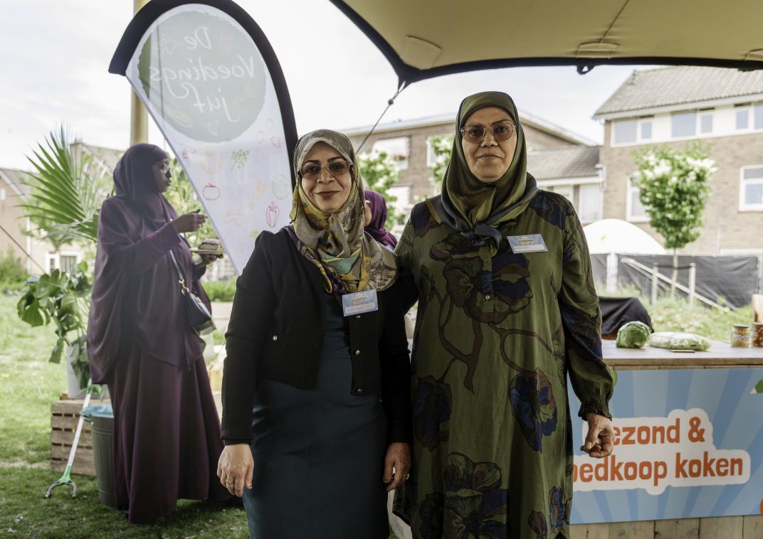 Gastvrouw Nafiseh en vertaler Monireh